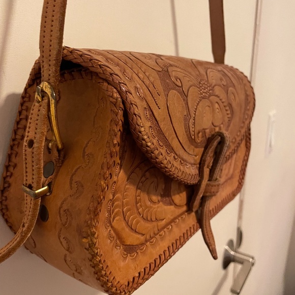 Vintage tan leather boho/chic western inspired leather cross body/shoulder bag - Picture 2 of 8